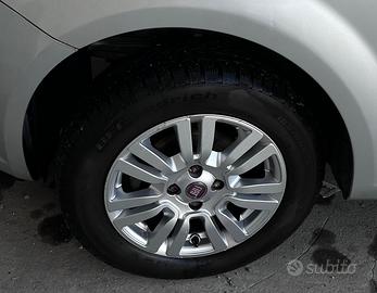 Cerchi R15 fiat punto evo 2010