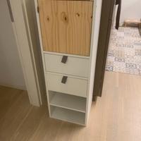 Piccolo armadio a colonna