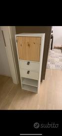 Piccolo armadio a colonna