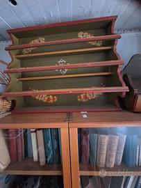 Piattaia e piccolo mobile stile tirolese 