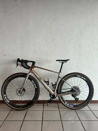 Gravel carbonio cambio elettronico anno 2025