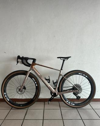 Gravel carbonio cambio elettronico anno 2025