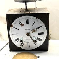 Antico orologio a pendolo
