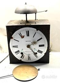 Antico orologio a pendolo