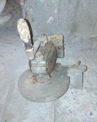 ANTICA MOLA DA BANCO A MANOVELLA