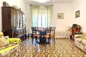 3 LOCALI A LADISPOLI