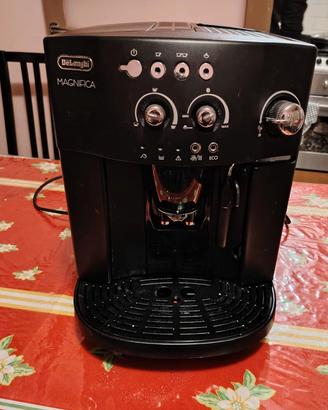 macchina da caffè DeLonghi Magnifica ESAM 3300 