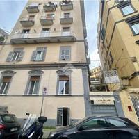 2 LOCALI A NAPOLI