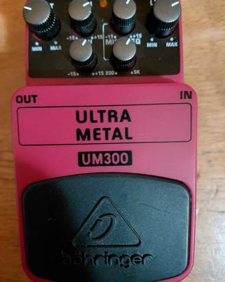 distorsore chitarra Behringher ultra metal Um300 