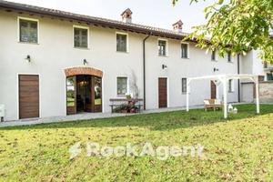 RISTORANTE ARREDATO IN LOMELLINA