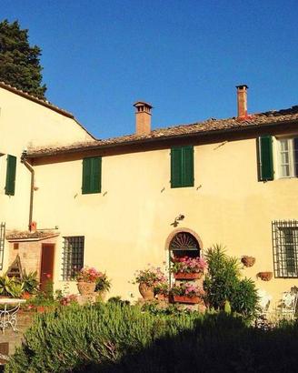 Villa di 325 m² con più di 5 locali e box auto a S