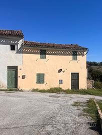 Terreno Edificabile di 1.600 mq con Rustico Anness