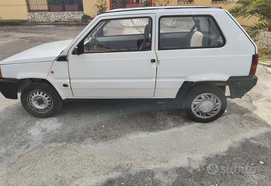 AUTO FIAT PANDA