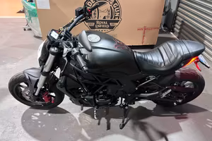 Benelli 502 C cruiser