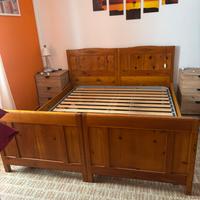 Letto matrimoniale in larice