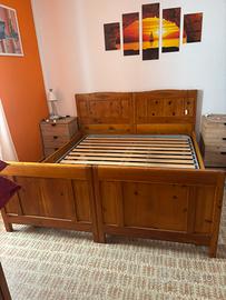 Letto matrimoniale in larice