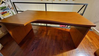 Scrivania in perfette condizioni pari al nuovo