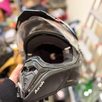 Casco Airoh Commander