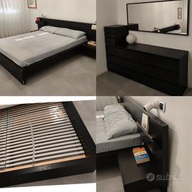 Letto, doghe, comodini, cassettiera, specchio