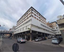 Rif.040LD-LOCALE COMMERCIALE CON PARCHEGGIO IN CEN