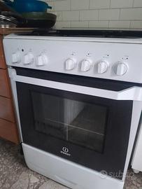 Cucina a gas indesit 4 fuochi con forno elettrico