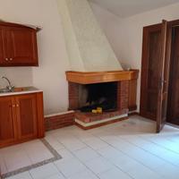 copri camino con ripiano e antina 