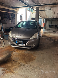 Peugeot 208 1,2 benzina