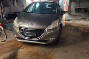 Peugeot 208 1,2 benzina