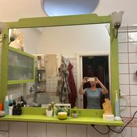 Specchio color verde con luci