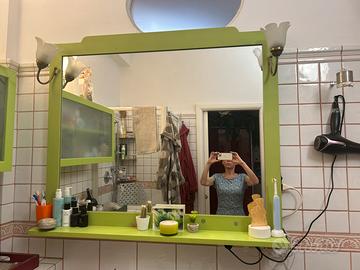 Specchio color verde con luci