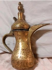 Antica caffettiera araba mediorientale islamica be