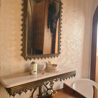 Specchiera antica con consolle in marmo