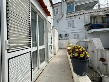 2 LOCALI A BARANO D'ISCHIA