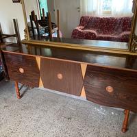 Credenza con specchio
