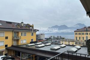 TRILOCALE IN CENTRO A INTRA CON VISTA LAGO E BOX!