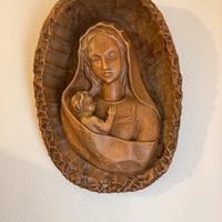 Bassorilievo in legno intagliato