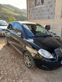 Vendi lancia ypsilon momo design