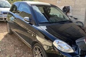 Vendi lancia ypsilon momo design