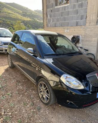 Vendi lancia ypsilon momo design
