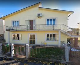 Voghiera - Casa con 2 appartamenti e scoperto