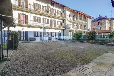 BORGOMANERO - TRILOCALE CON DOPPI SERVIZI SENZA SP