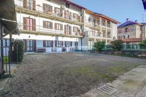 BORGOMANERO - TRILOCALE CON DOPPI SERVIZI SENZA SP