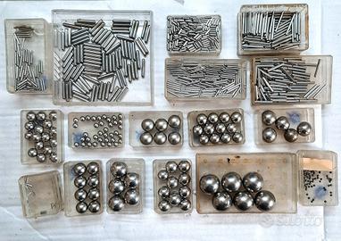 Lotto centinaia di Rullini e sfere per cuscinetti