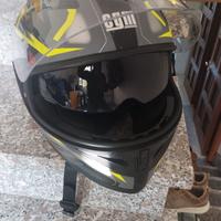 Casco e giacca per moto