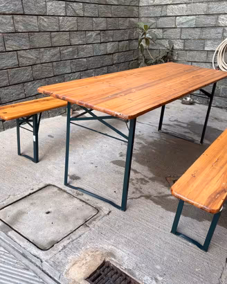 tavolo in legno con panche 