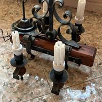 Lampadario rustico in ferro battuto e legno 4 luce