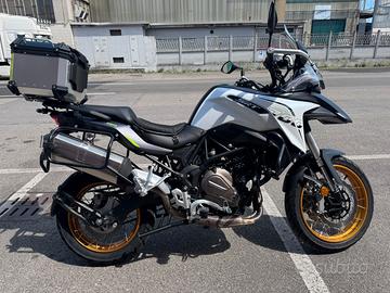QJ SRT 700X