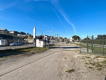 Grande Piazzale Commerciale ad alta visibilità