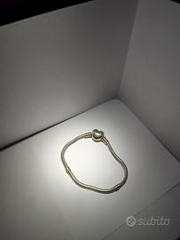 bracciale componibile Pandora con chiusura a cuore