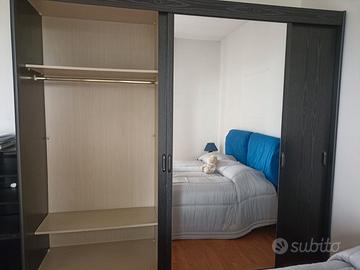 armadio ad ante scorrevoli